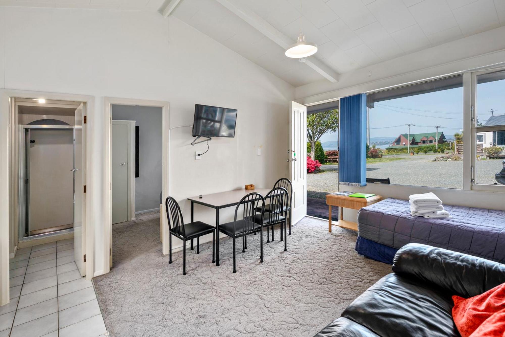 Jack & Di'S Lakefront Motel Rotorua Exterior photo