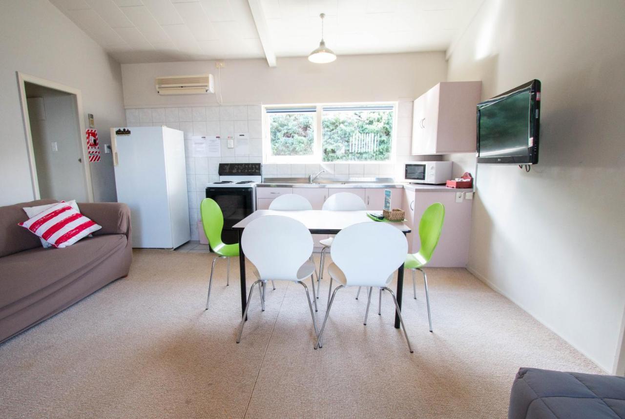 Jack & Di'S Lakefront Motel Rotorua Exterior photo